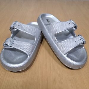 MIA “Libbie” Silver EVA Sandals – Size 7M